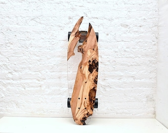Monopatín de resina epoxi con diseño de madera de olivo, longboard cruiser único, tabla de arte urbano.