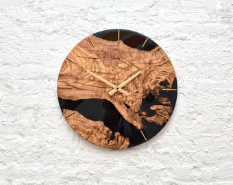 Horloge murale en bois et résine, horloge murale unique, horloge rustique, bois en résine époxy, décoration d'intérieur moderne, cadeau de pendaison de crémaillère, cadeau de mariage, horloge noire