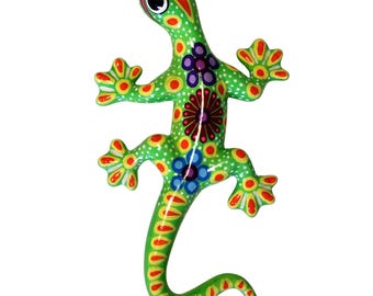Beautiful Talavera lizard - gecko made of hand-painted clay by indigenous artisans from Nayarit, color: lime, tail on the right