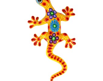 Beautiful Talavera lizard - gecko made of hand-painted clay by indigenous artisans from Nayarit, color: yellow, tail in the middle