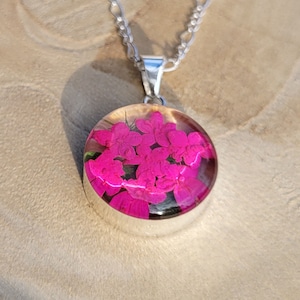 Kette mit rundem Anhänger, Holunderblüte, Silberschmuck (.925er), 45cm, mit echter Blüte/Blume, Harz