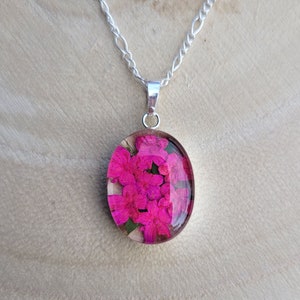 Kette mit ovalem Anhänger, Holunderblüte, Silberschmuck (.925er), 45cm, mit echter Blüte/Blume, Harz