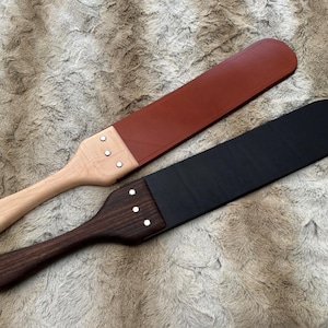 Double Trouble: 3,5 &quot;Breit 2-lagiger Lederslapperriemen mit Hartholzgriff (Schwarz oder Kastanie)