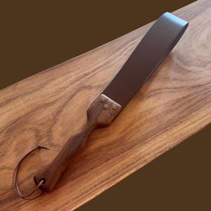 Candy Shop: Dark Mocca 6,5 cm Spanking Strap (braunes englisches Zaumleder + Walnussgriff)