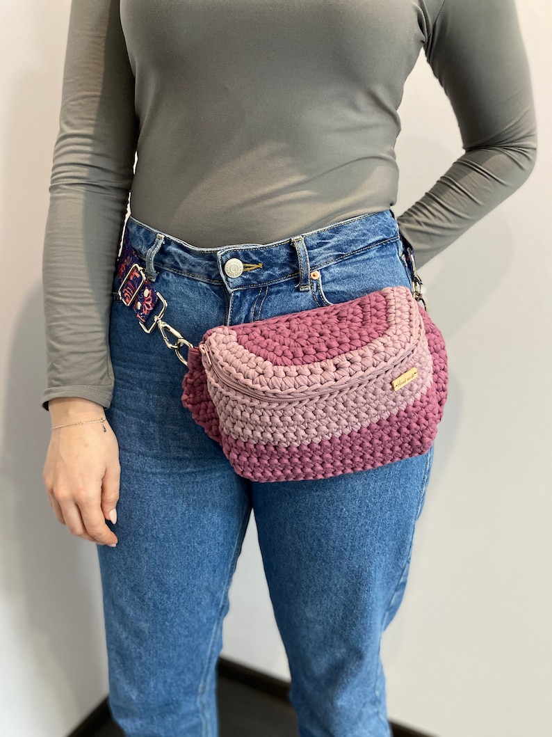 Crochet belt bag made of cotton yarn over the shoulder or on Etsy