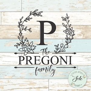 Cognome personalizzato - Corona di fiori con monogramma con qualsiasi lettera - Cucina rustica - Cartello copristufa - File digitale SVG-PNG.