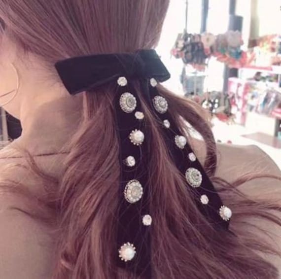 Tory Burch Elegant Black Velvet Hair Scrunchie Tory Burch Kira Turnlock Bag Review: Stylish Outfit  main image 4