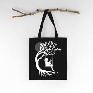 Niña con pájaro y columpio en el árbol SVG PNG para Cricut y Silhouette, Niña en columpio Svg, Columpio en árbol Svg, Nombre de niña Svg, Mujer en columpio en árbol Svg imagen 4