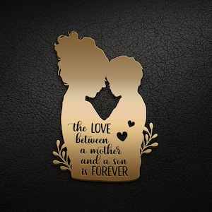 Peut inclure: Silhouette dor&eacute;e d'une m&egrave;re et de son fils qui s'embrassent avec le texte "the LOVE between a mother and a son is FOREVER".