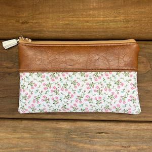 Small cream baby’s breath Zipper Pouch, Floral Vegan Leather Bag, Floral Makeup Bag, Pretty Pencil Case, Bridesmaid Gift, Floral Makeup bag