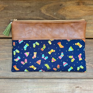 Hats and mitten Makeup Bag, Journal Accessories Bag, Makeup Bag, kids Pencil Case, Make Up Bag, Bridesmaid Gift, project bag, crochet bag