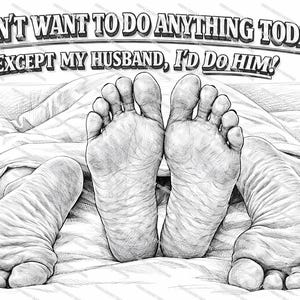 Op de afbeelding: Zwart-wit illustratie van twee paar voeten in bed, met de tekst "I DON'T WANT TO DO ANYTHING TODAY. EXCEPT MY HUSBAND, I'D DO HIM!". De afbeelding is een humoristische weergave van een intiem moment van een stel.