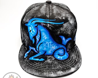 Stenbockens stjärntecken handmålad keps, snapback-modell