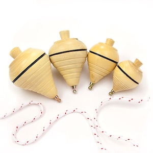 Boxwood top. With top quality spinning top string.