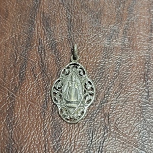 Beautiful Vintage Infant of Prague Medal/Pendant, Silver-Plated Metal, Infant of Prague Medal with with Filigree Design, Jesus Medal