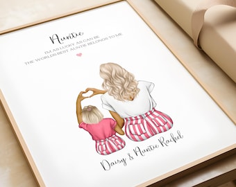 Könnte beinhalten: Gerahmter Kunstdruck mit einer Illustration von zwei Personen, einer Erwachsenen und einem Kind, beide blond. Die Erwachsene trägt ein weißes Oberteil und einen rosa gestreiften Rock, das Kind ein rosa Oberteil und einen passenden Rock. Text: "Auntie" und "Daisy & Auntie Rachel".