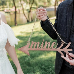 Wedding arrow sign image 1