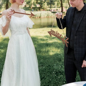 Wedding arrow sign image 2