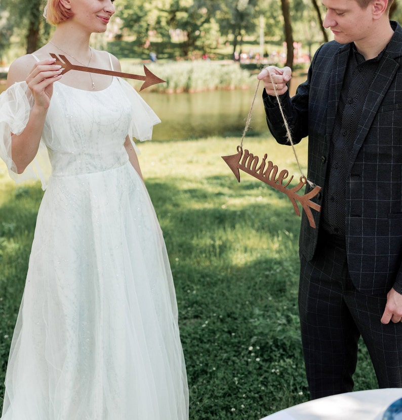 Wedding arrow sign image 2