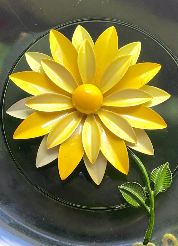 Vintage Flower Yellow Daisy Pin 60’s Groovy Enamel