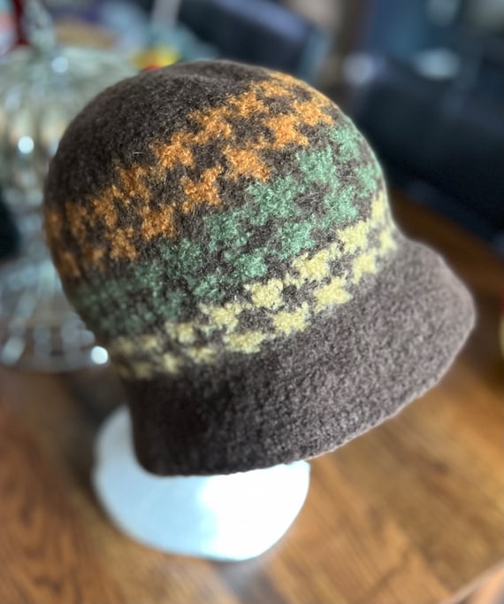 Vintage Icelandic Wool Winter Women’s Hat 1960’s B