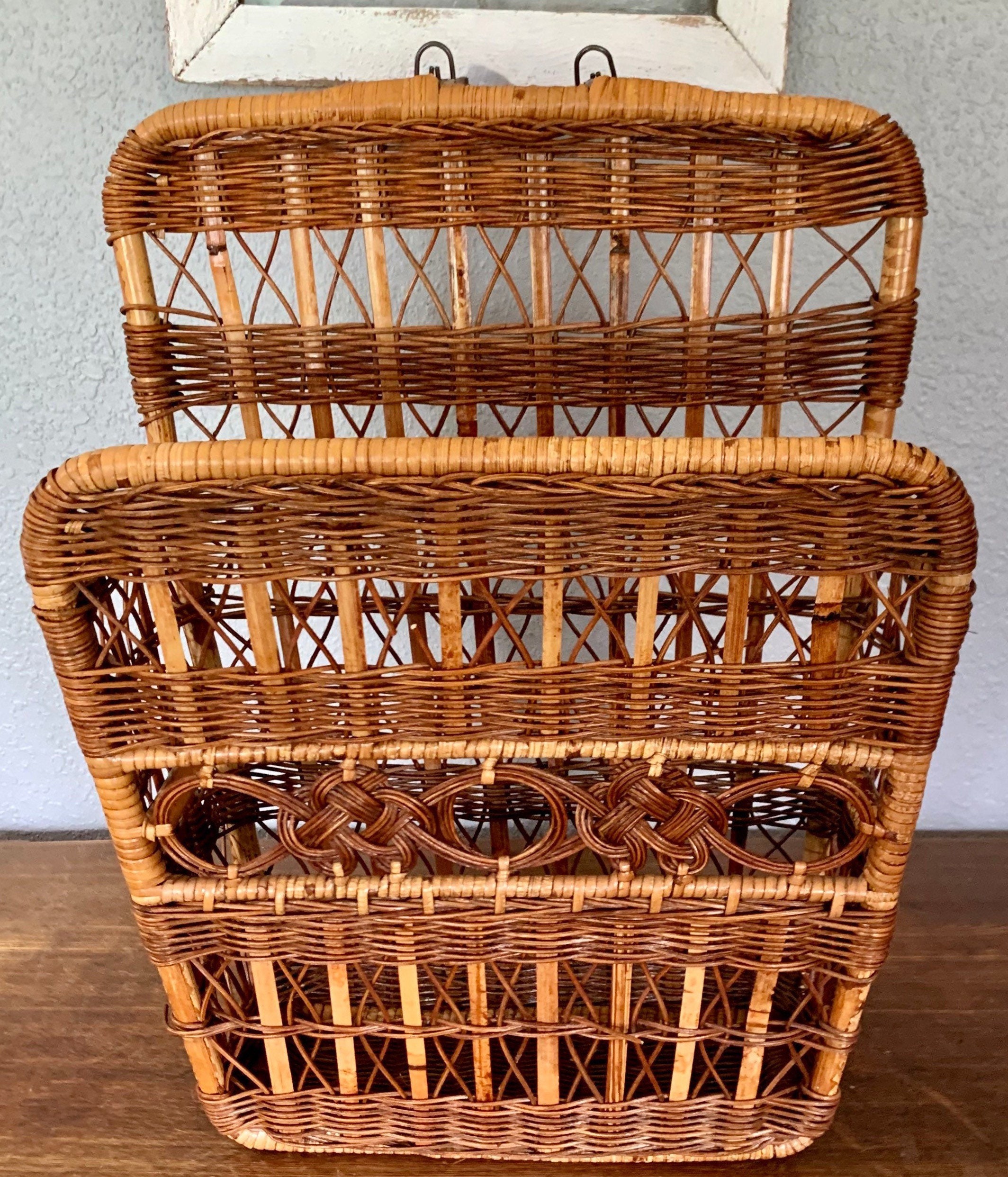 Cesta antigua de ratán/mimbre revista Japandi o titular de la | Etsy