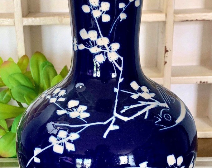 Vintage Chinese Navy Blue Pottery Vase Sgraffito Art Pottery Vase, Ceramic Royal Blue/white Vase