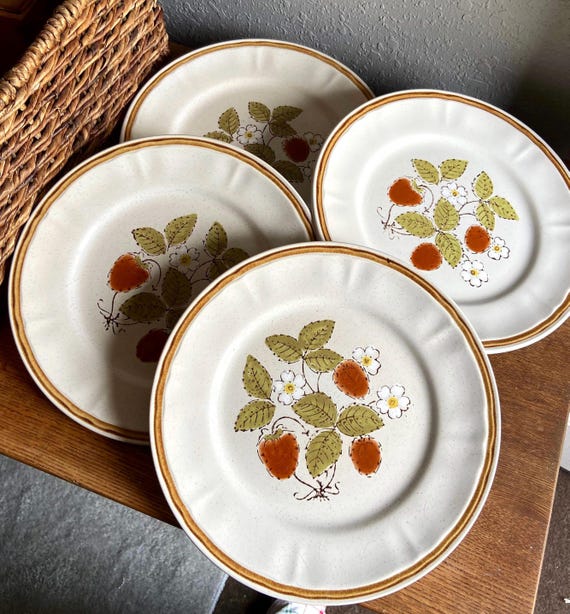 Vintage Hearthside Stoneware Vc Strawberry Berries 'n Cream Dinner
