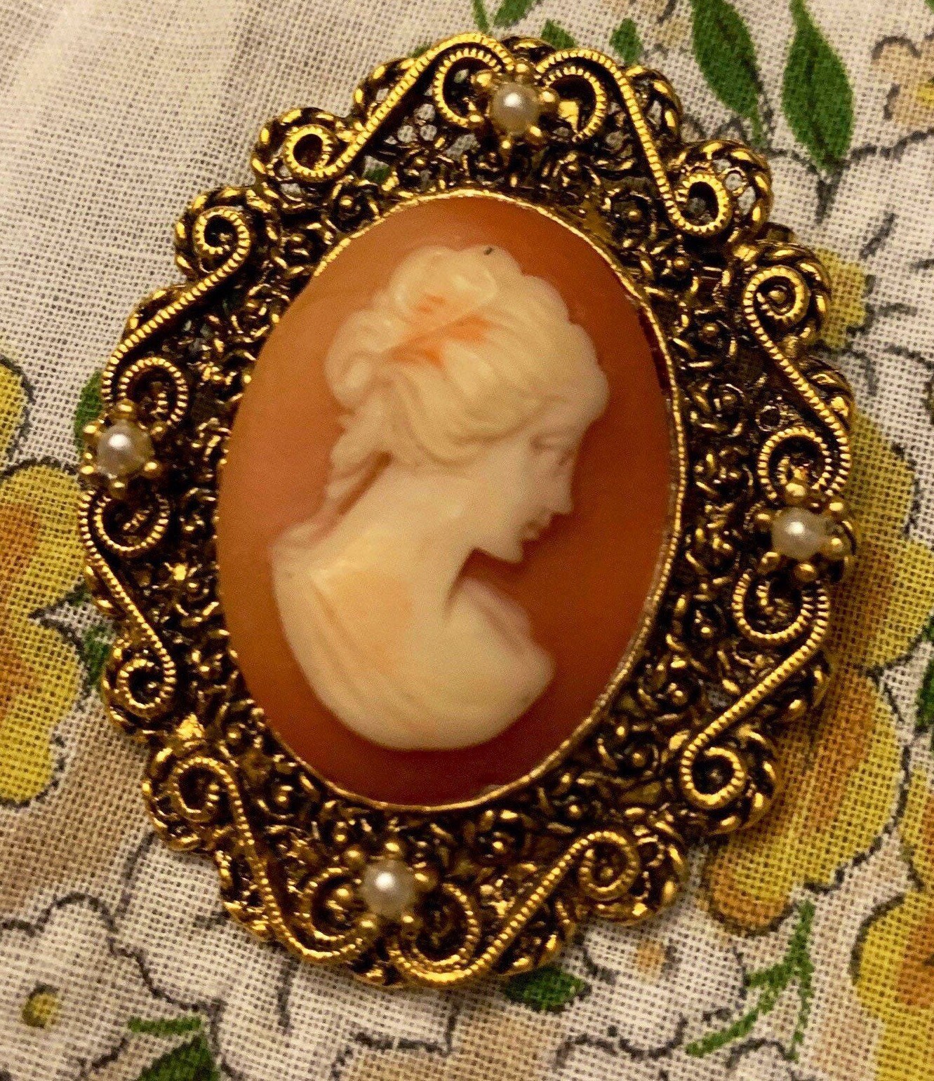 Retro Lady Portrait Brooch Pin for Women Girls CZ Crystal  Dangle Charm Vintage Lady Cameo Corsage Badge Pins Lapel Pin Bouquet  Brooches Accessories Jewelry (Gold): Clothing, Shoes & Jewelry