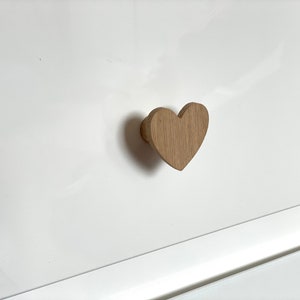 Möbelgriffe Holz Eiche Herz Hemnes Wickeltisch Schrank Schublade Tür Knopf Herzen Kinderzimmer Kleiderschrank Baby Kinder Kommode Knauf