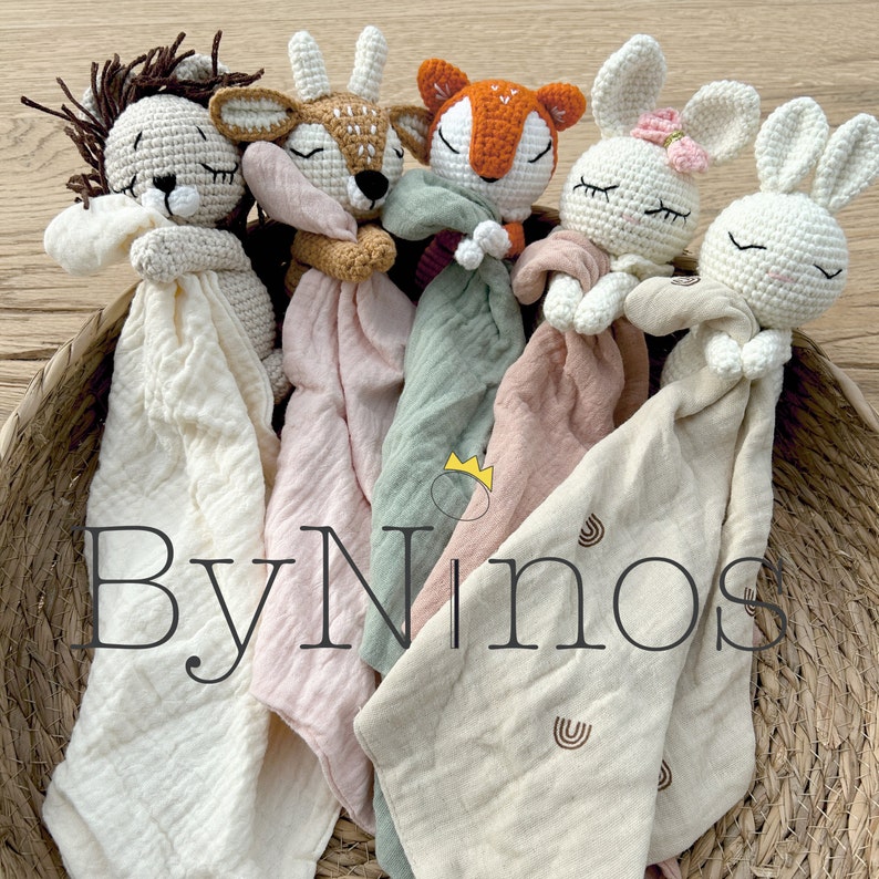 Schnuffeltuch Häkeltier personalisiert Musselintuch Baby Fuchs Hase Geburt Babygeschenk Babyspielzeug Junge Mädchen Geschenkidee Musselin Bild 6