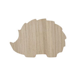 Peut inclure: Découpe en bois d'un hérisson de couleur brun clair. La découpe est en bois avec un motif de grain.