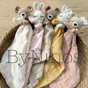 Schnuffeltuch Häkeltier personalisiert Musselintuch Baby Fuchs Hase Geburt Babygeschenk Babyspielzeug Junge Mädchen Geschenkidee Musselin Bild 5