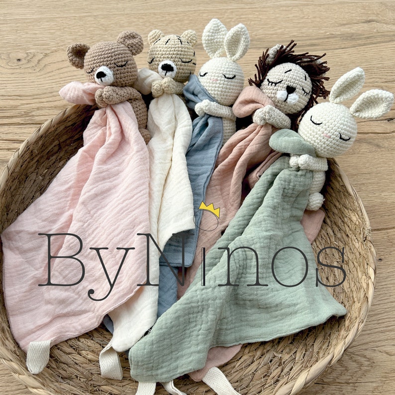 Schnuffeltuch Häkeltier personalisiert Musselintuch Baby Fuchs Hase Geburt Babygeschenk Babyspielzeug Junge Mädchen Geschenkidee Musselin Bild 8