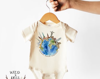 Body de viajero del mundo futuro, mono de bebé viajero del mundo, camisa de aventura para niños pequeños, mono de revelación de embarazo, ropa de bebé de género neutro