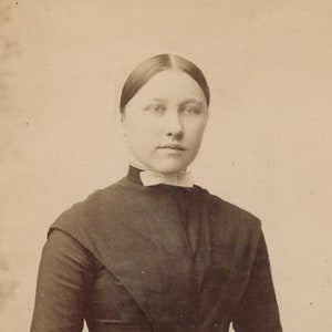 Retrato de cartão de gabinete antigo dos anos 1880, linda mulher AMISH, menina, Roshon Pa, foto vintage