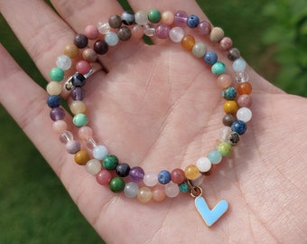 Pulsera envolvente con cuentas de cristal de 4 mm con dije de corazón / Ver descripción para más detalles / Pulsera para alegría, positividad y calma