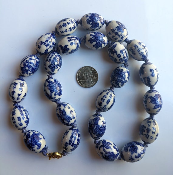 Large Chinese Export Blue and White Porcelain Bea… - image 4