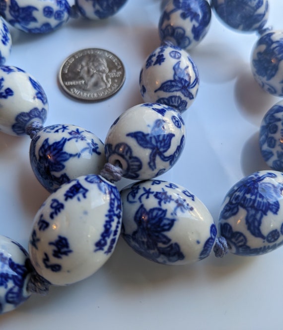 Large Chinese Export Blue and White Porcelain Bea… - image 3