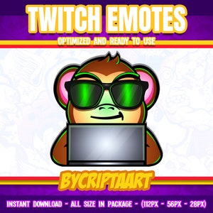Pode incluir: Um macaco de desenho animado usando &oacute;culos de sol e uma camisa marrom est&aacute; sentado na frente de um laptop. O macaco est&aacute; olhando para a tela do laptop. O fundo &eacute; um ret&acirc;ngulo branco com uma borda vermelha. O texto "TWITCH EMOTES" est&aacute; no topo da imagem. O texto "BYCRIPTAART" est&aacute; na parte inferior da imagem. O texto "INSTANT DOWNLOAD - ALL SIZE IN PACKAGE - (112PX - 56PX - 28PX)" est&aacute; na parte inferior da imagem.
