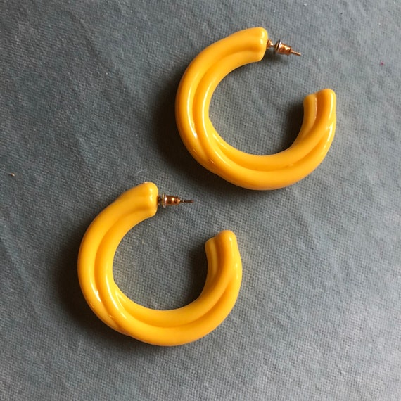 Vintage 1980s Yellow Acrylic Hoops - “GOLDEN STRAN