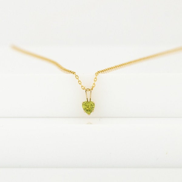 PERRA - REAL VINTAGE 14K solid 14kt gold tiny dainty genuine natural 4mm peridot pendant heart shaped green August stone 925 necklace