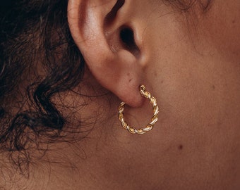 LELA -  Vintage style gold twist hoop earrings wave hoops classic chunky midi spiral rope gold entwined wreath hoop stacking interwoven
