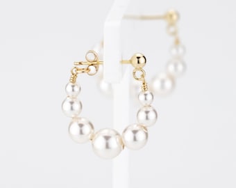 Graduated pearl hoops, 14K gold filled, crescent dome hoops, vintage style, white pearl earrings, pearl chain earrings, bride, bridal, 14KGF