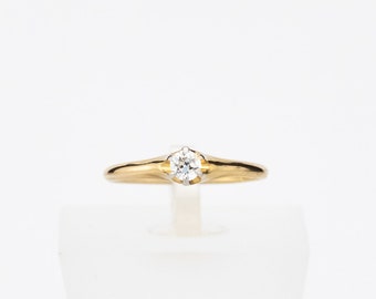 Vintage 18K Gold Diamond Solitaire Ring: .10ct Brilliant Cut, US 6.5