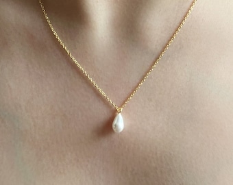 Dainty pearl necklace, teardrop pearl pendant, shell pearl, water drop, droplet pendant, gold, white pearl, minimalist, simple, bridal gift