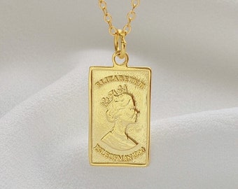 Collar con moneda de Isabel II: colgante rectangular de oro y plata de ley