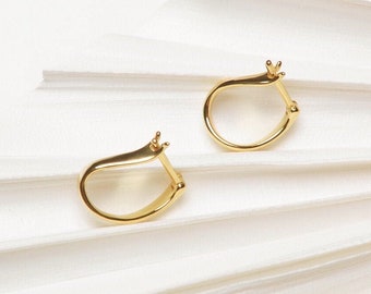 18k gouden vermeil gedraaide oorringen: asymmetrische Huggie Hoops