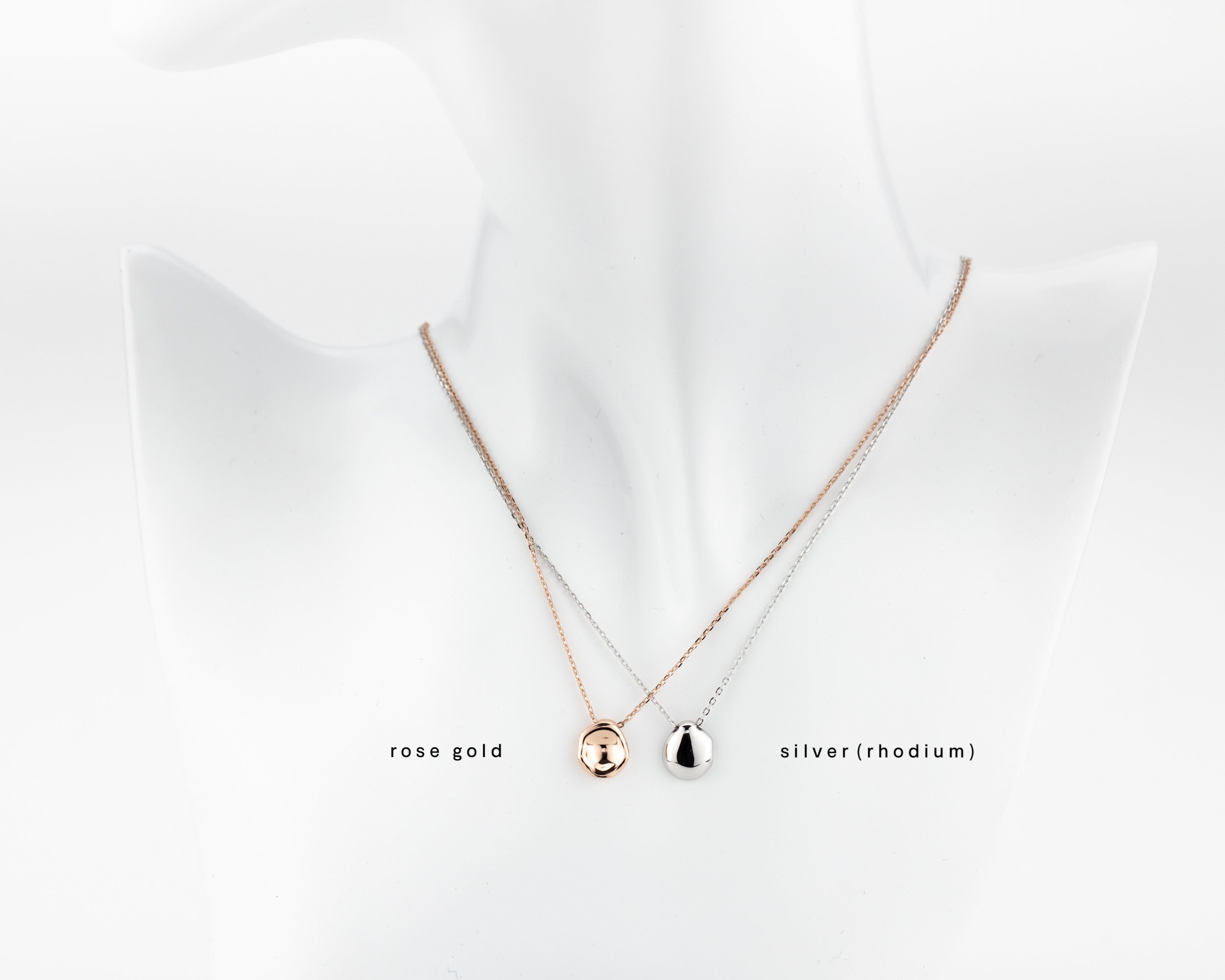 ネックレス・ペンダント Tiny Pebble Long Necklace Pebble Pendant Necklace - Gold | Oprah Daily Shop