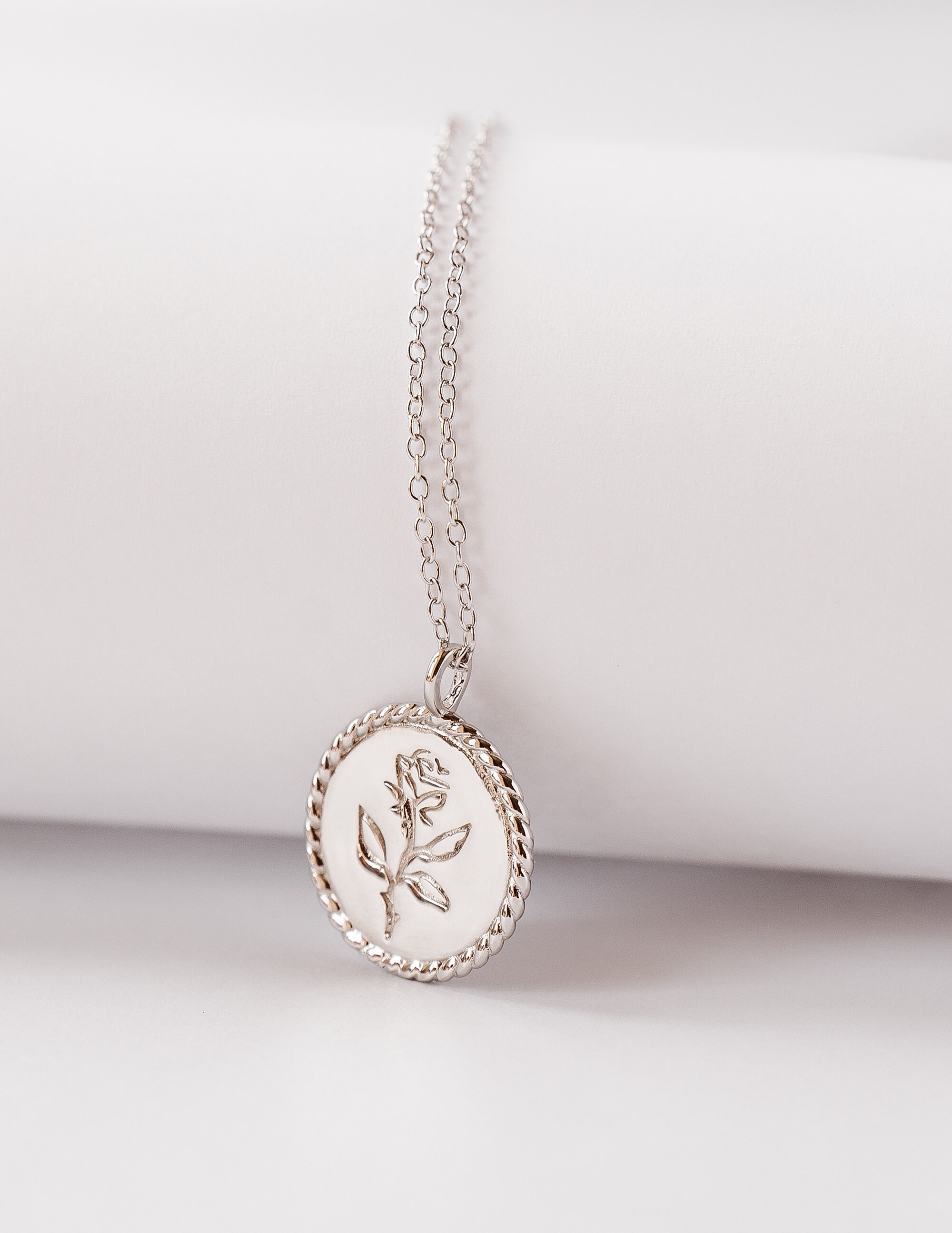 【threetimes】Pink coin necklace THREETIMES | 쓰리타임즈 New Product) Three Times Pink Coin